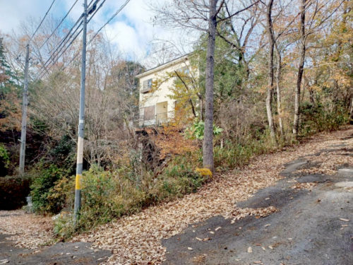 ▲前面道路から ▲前面道路から