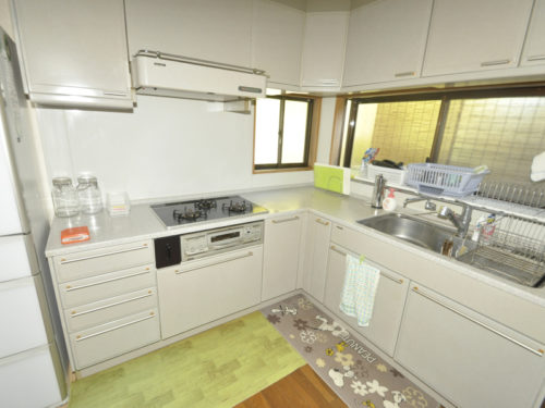 ▲L字型システムキッチン