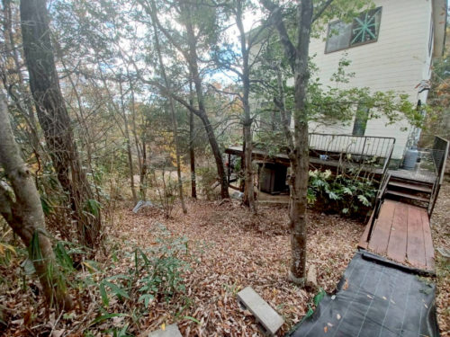 ▲お庭北東側 ▲お庭北東側