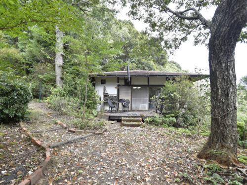 兵庫県上郡町 緑に囲まれた別荘物件！ウッドデッキとテラス、薪ストーブもありますよ♪
