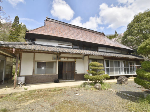 岡山県美作市 山すそののどかな集落に建つ古民家物件♪農地もついています！
