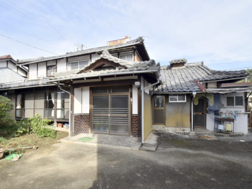 兵庫県たつの市 約104坪の敷地に建つ日本家屋♪離れと物置も建っています☆