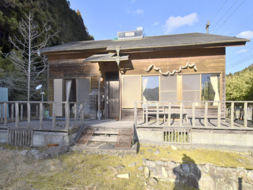 兵庫県姫路市 陶芸小屋付きのログハウス♪広いお庭があり家庭菜園も楽しめます☆