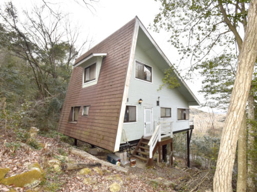 兵庫県上郡町 2区画分、約431坪の広々とした敷地に建つ2LDKの別荘物件♪