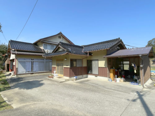 島根県松江市 オール電化住宅、地続き農地、車庫・納屋つき！修繕少なめの8LDKです。