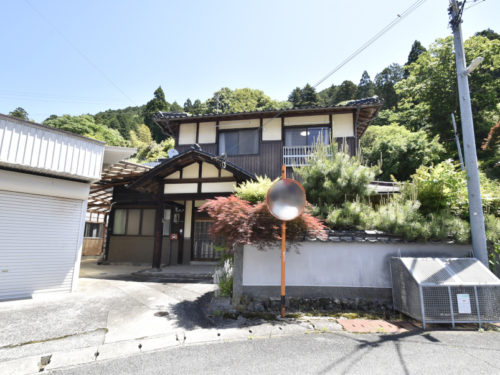 兵庫県宍粟市 昭和の趣が残る9Kの日本家屋♪生活施設が2km圏内にそろってます☆